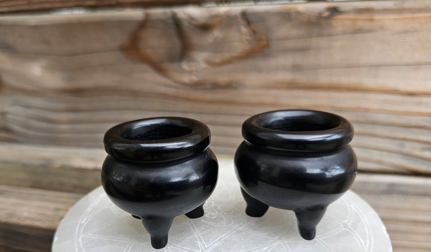 Black Obsidian Cauldron (1)